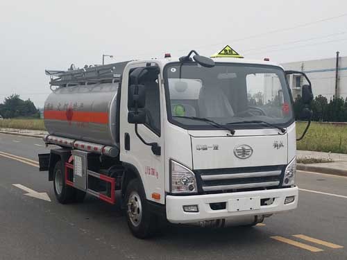 現(xiàn)車供應(yīng)：解放4.62立方加油車