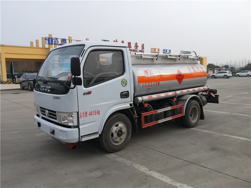 山東現(xiàn)車供應：東風多利卡藍牌加油車